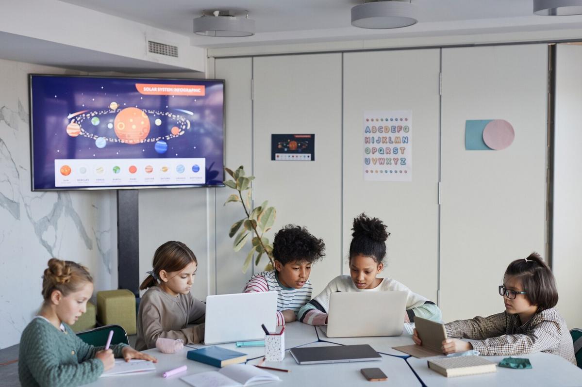 How IoT is Enhancing the Educational Infrastructure Globally